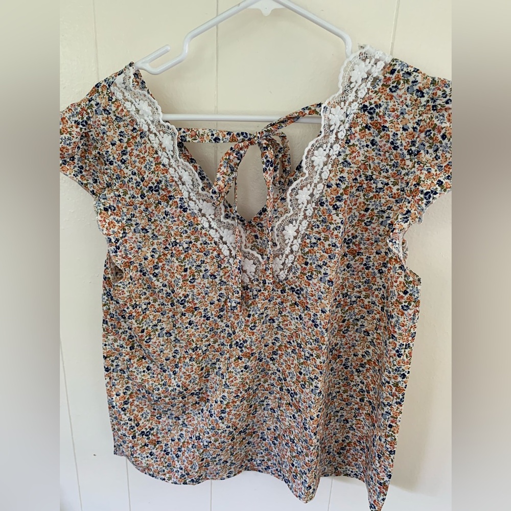 Cupshe blouse - Picture 4 of 7